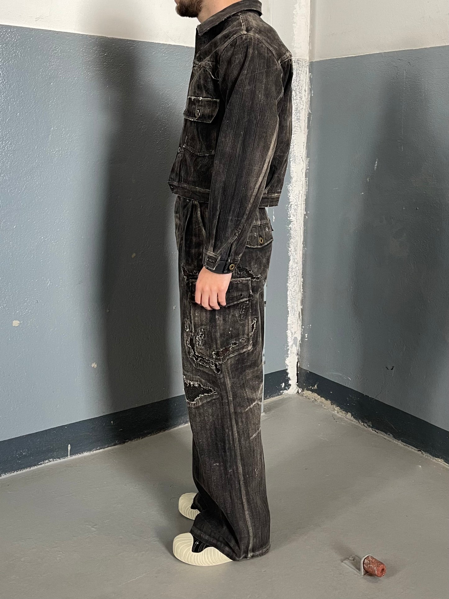 
                  
                    VINTAGE WASH CARGO PANTS
                  
                